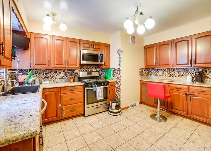 Spacious Pittsburgh Rental Walk To Frick Park!