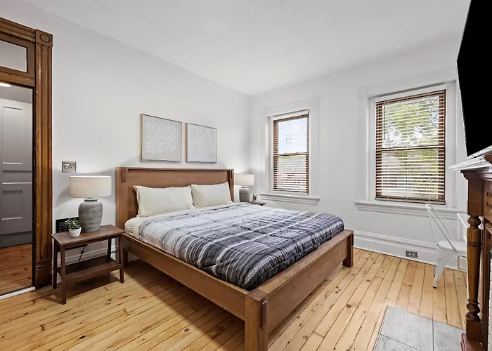 Oakland, Pittsburgh !C Bright And Stylish Private Bedroom With Shared Bathroom