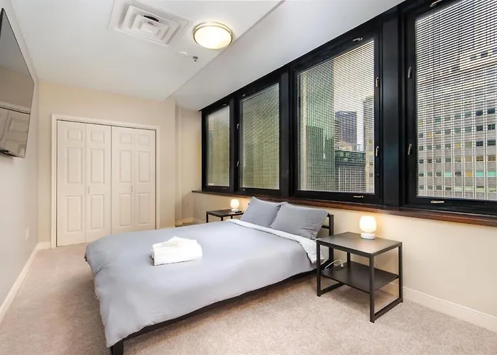 Lavish City Views Prime Location Parking Gym Lounge