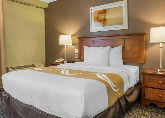 What are the best hotels near PNC Park?