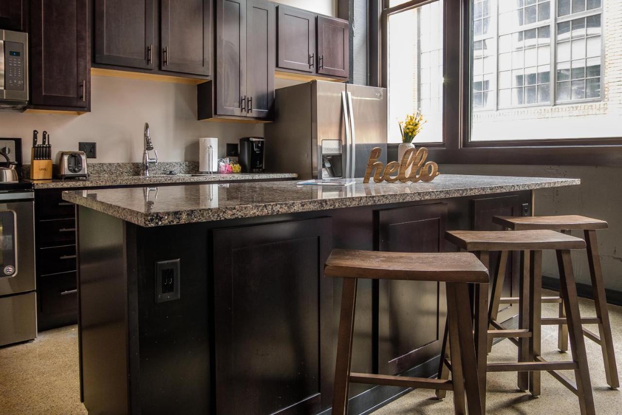 Frontdesk 1627 Penn Ave Apts Strip District Pittsburgh Apartment *