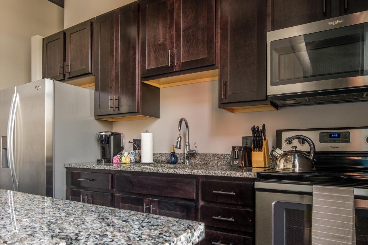 Apartment Frontdesk 1627 Penn Ave Apts Strip District Pittsburgh *