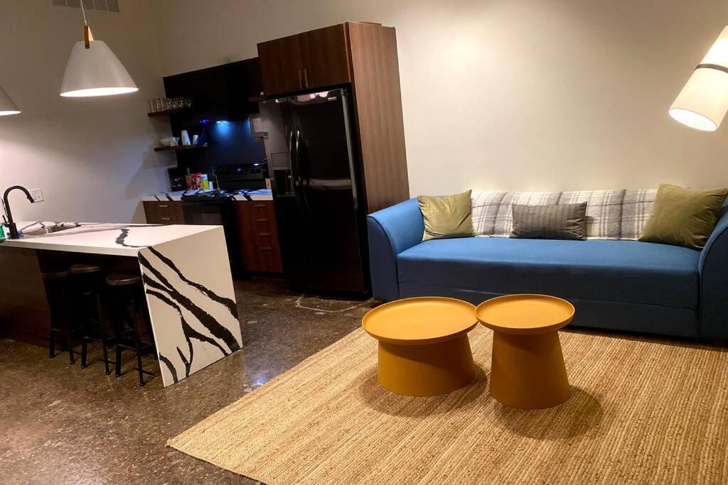 3e-spacious Close To Pitt/cmu/carlow, Sleeps 4 Apartment