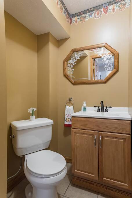 Prefect Location In Ss Flats W Pool Table! Pittsburgh