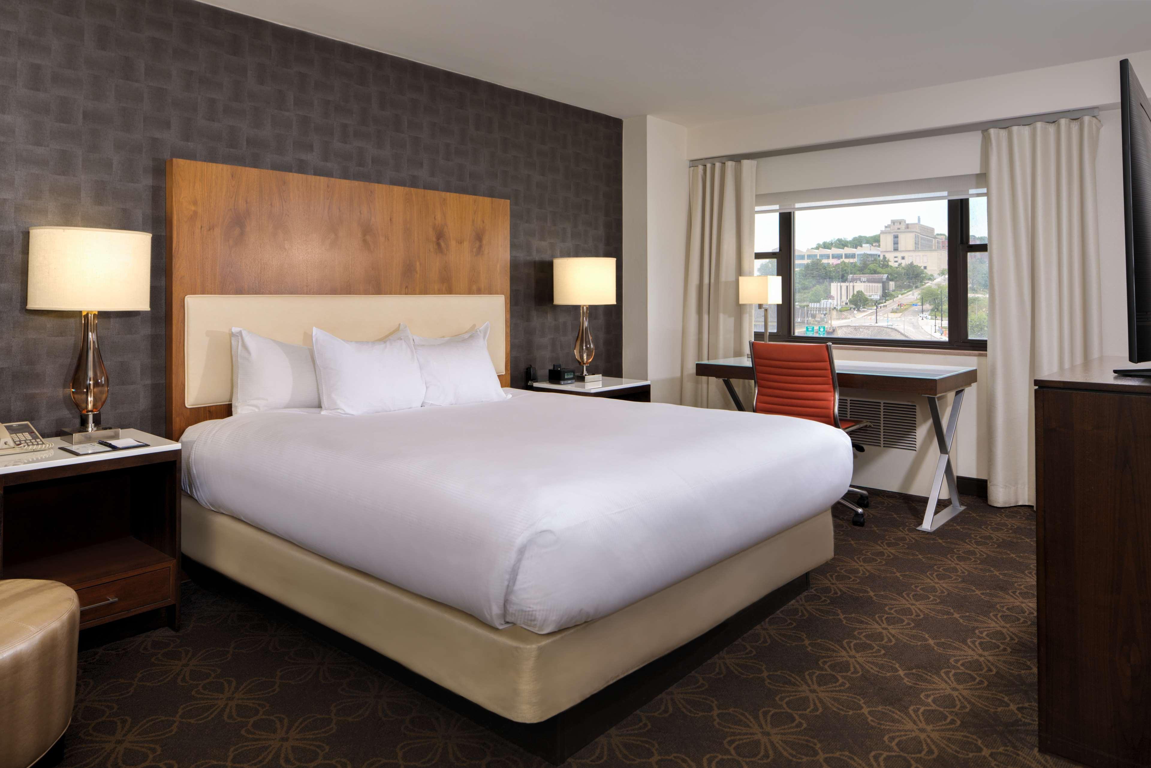 Doubletree By Hilton & Downtown Pittsburgh