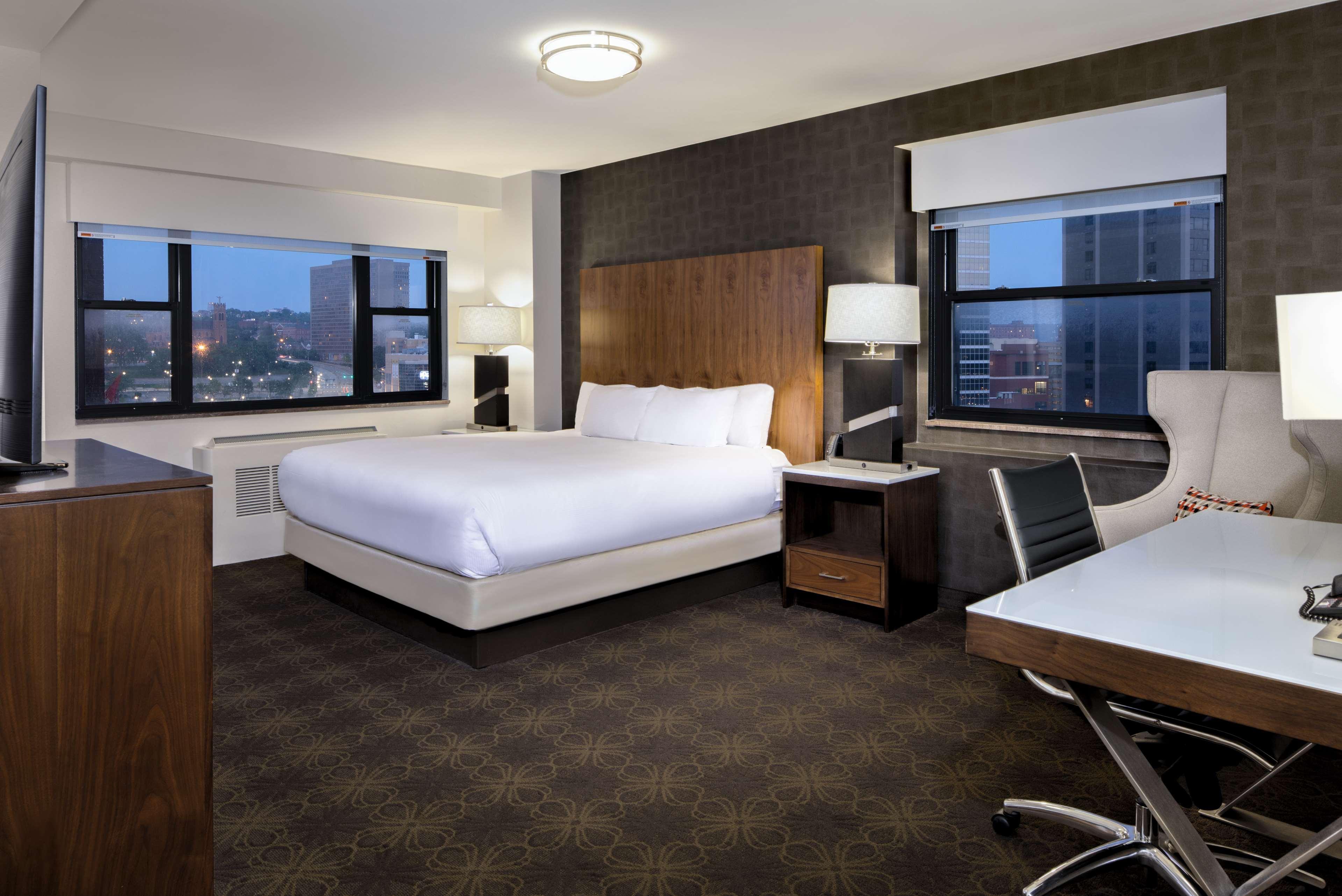 Doubletree By Hilton & Downtown Hotel Pittsburgh