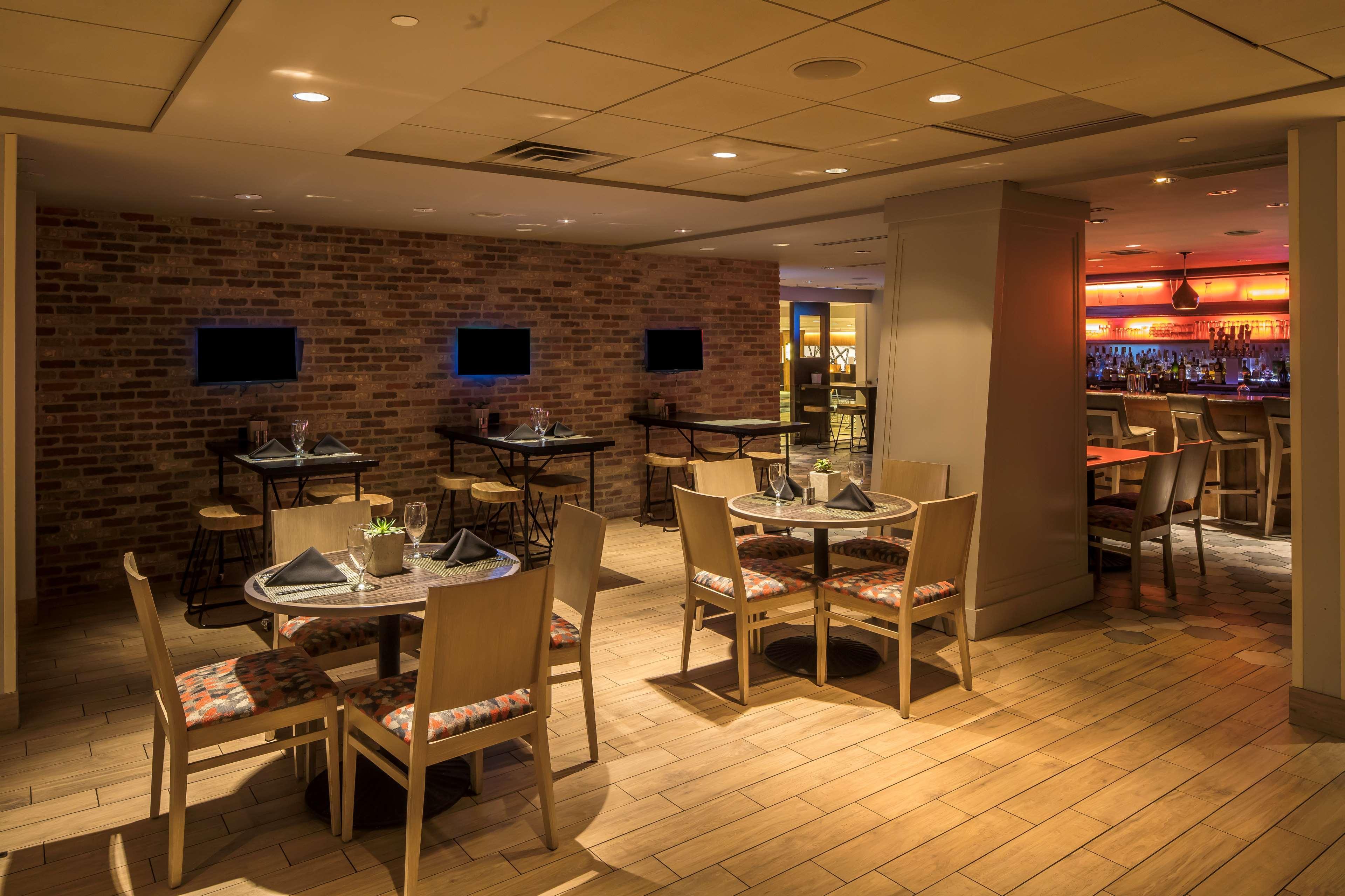 Hotel Doubletree By Hilton & Downtown 3*
