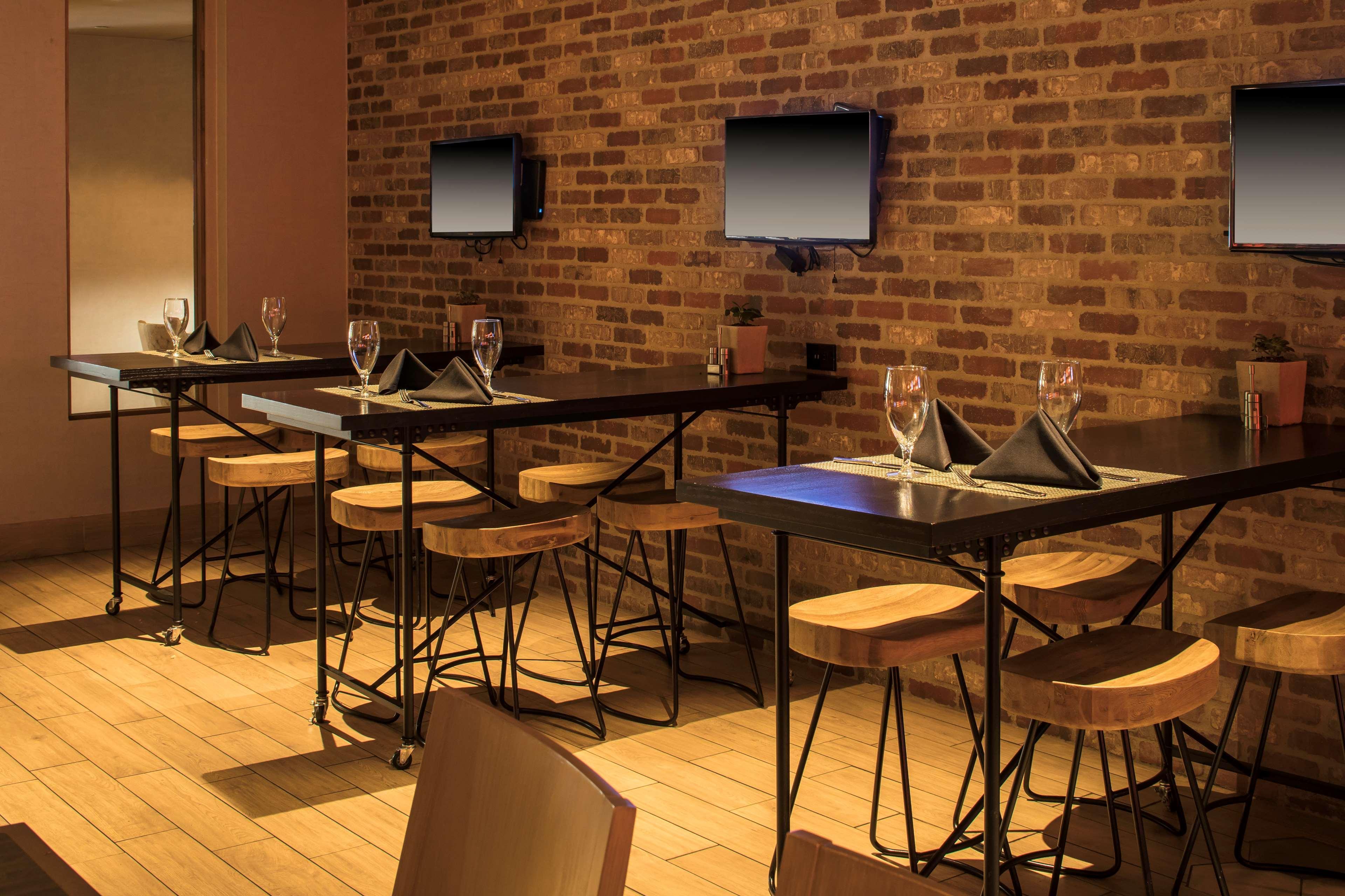 Hotel Doubletree By Hilton & Downtown 3*