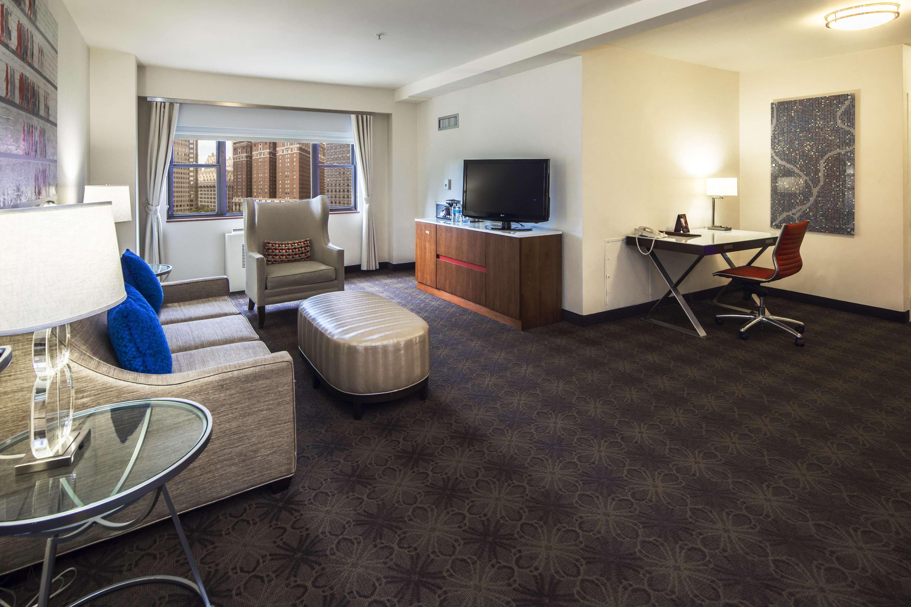 Hotel Doubletree By Hilton & Downtown 3*