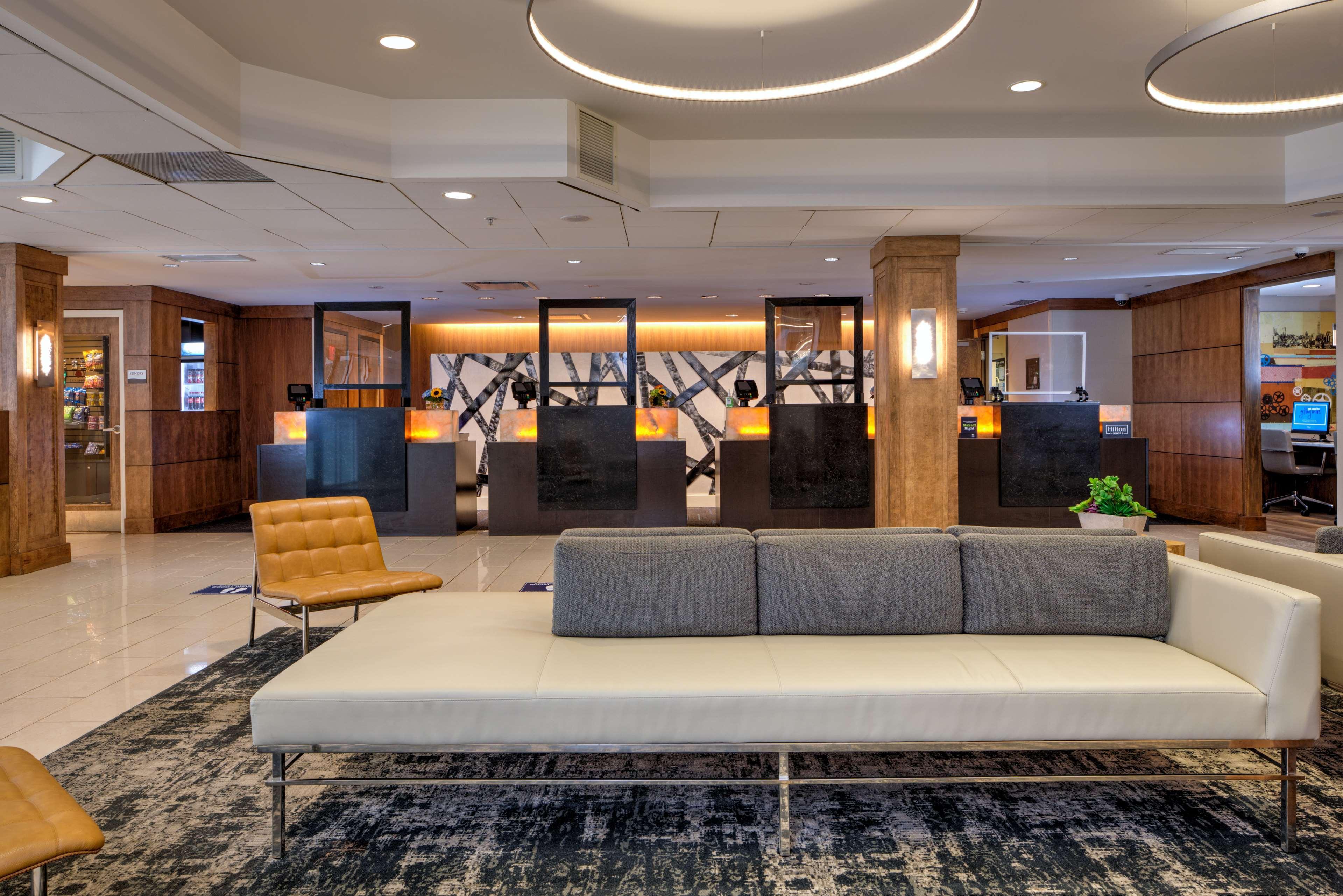 Hotel Doubletree By Hilton & Downtown 3*