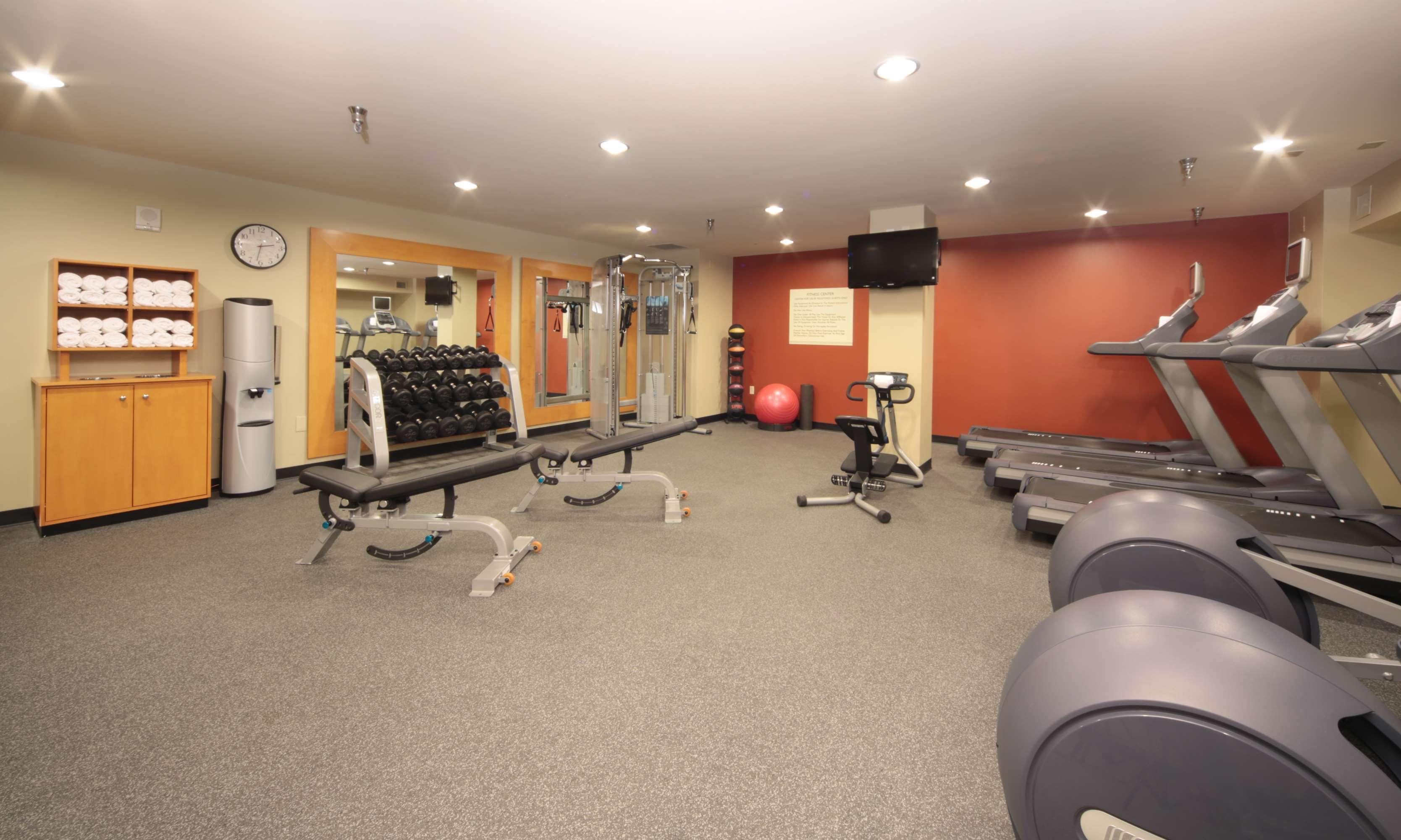 Hilton Garden Place Hotel 3*