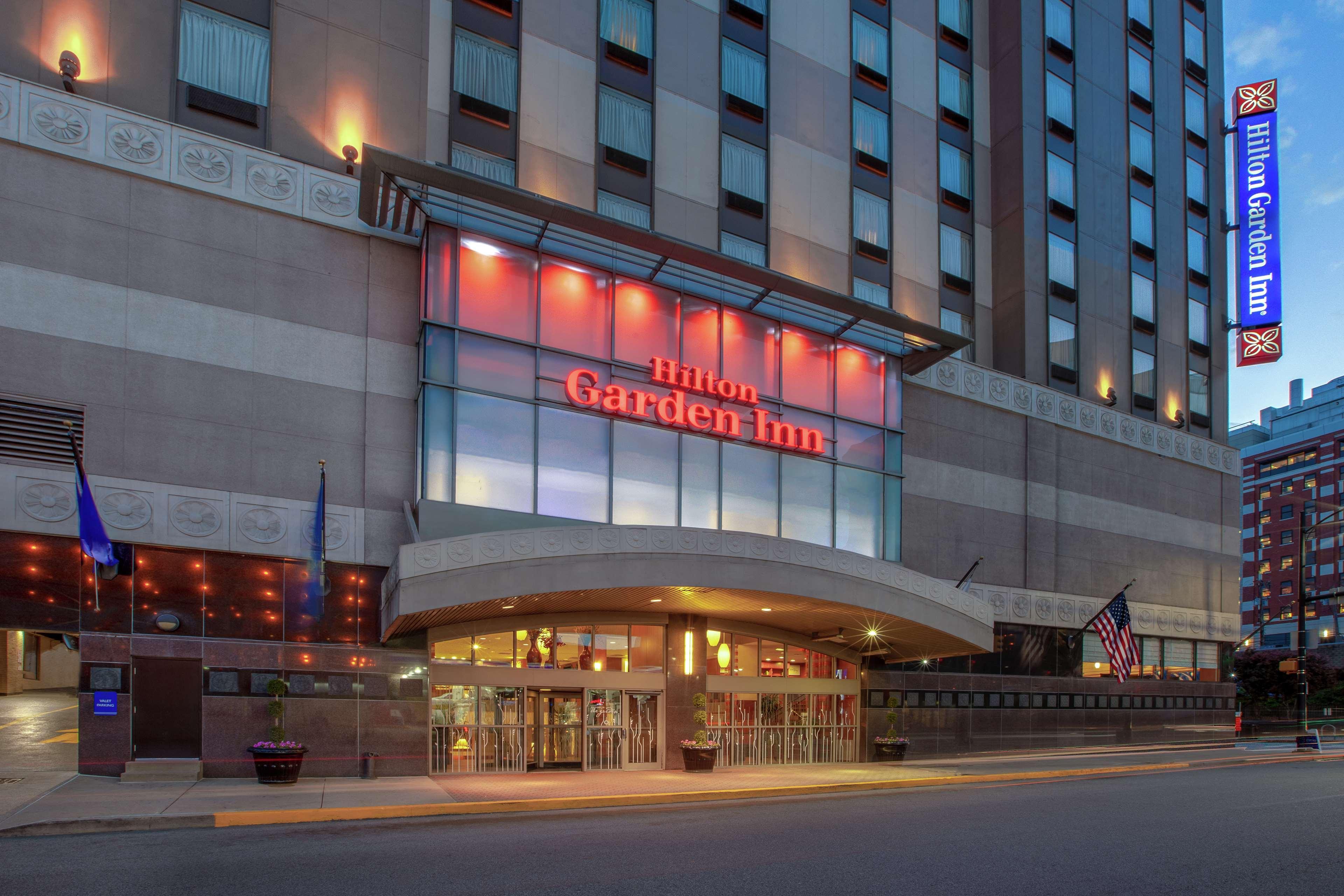 Hilton Garden Place 3*