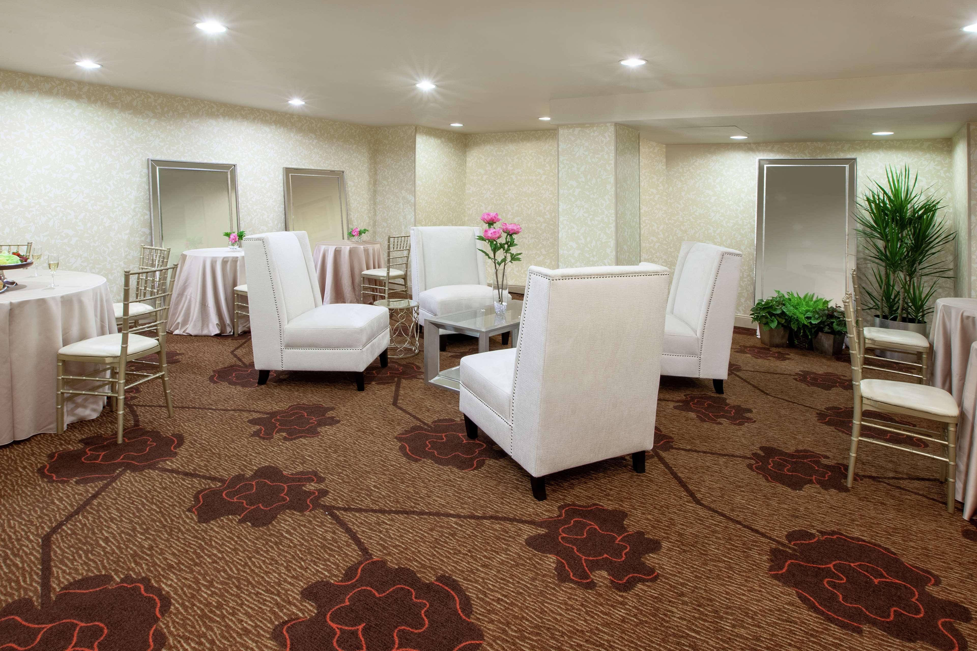Hilton Garden Place Hotel