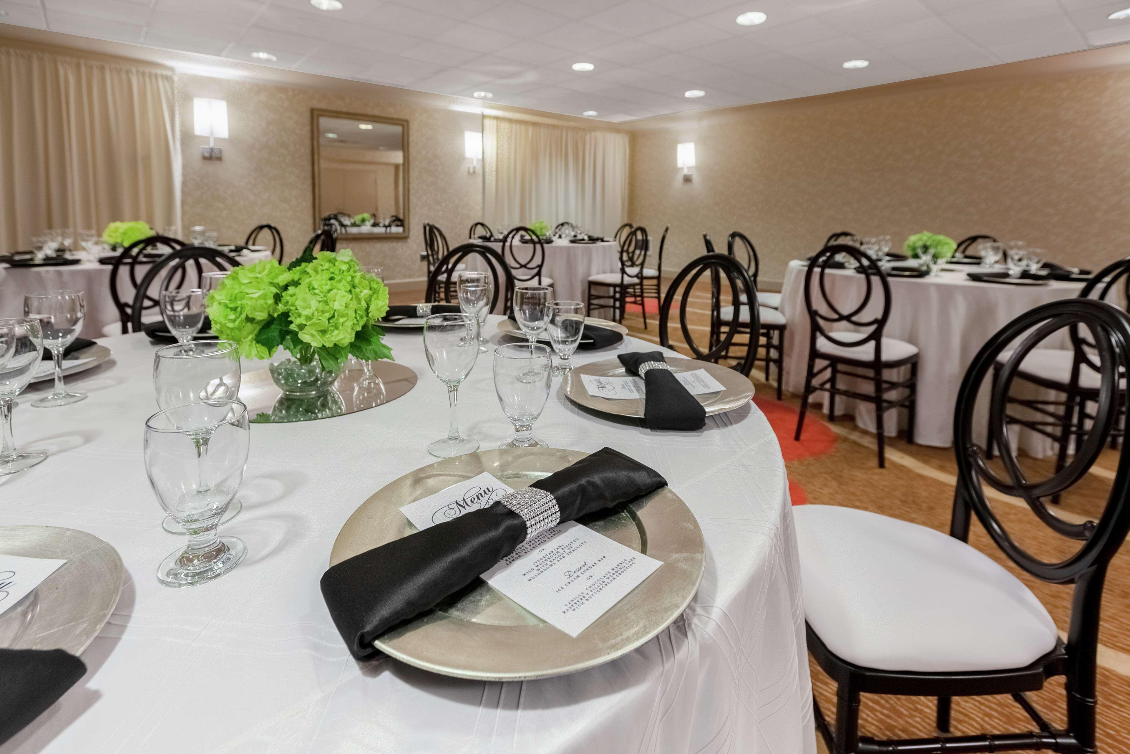 Hilton Garden Place 3*