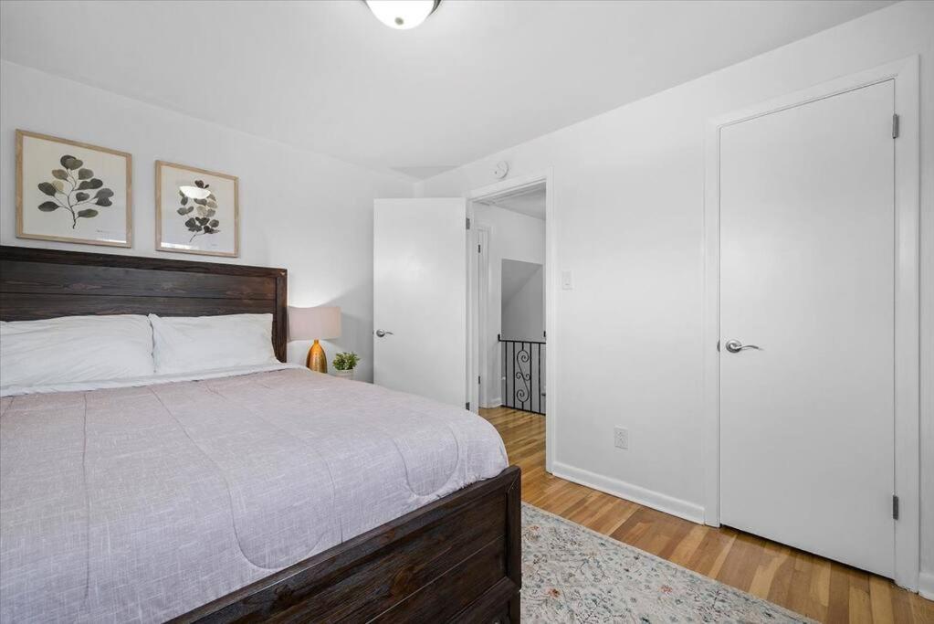 Holiday home Stylish And Bright 4 Bedroom Home, Amazing Yard With Firepit, Game Pittsburgh