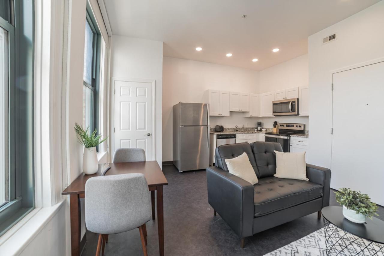 Frontdesk 209 9th St Apts Cultural Dist Apartment