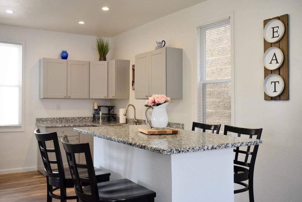Holiday home Stunning Big Near Downtown North Shore & *