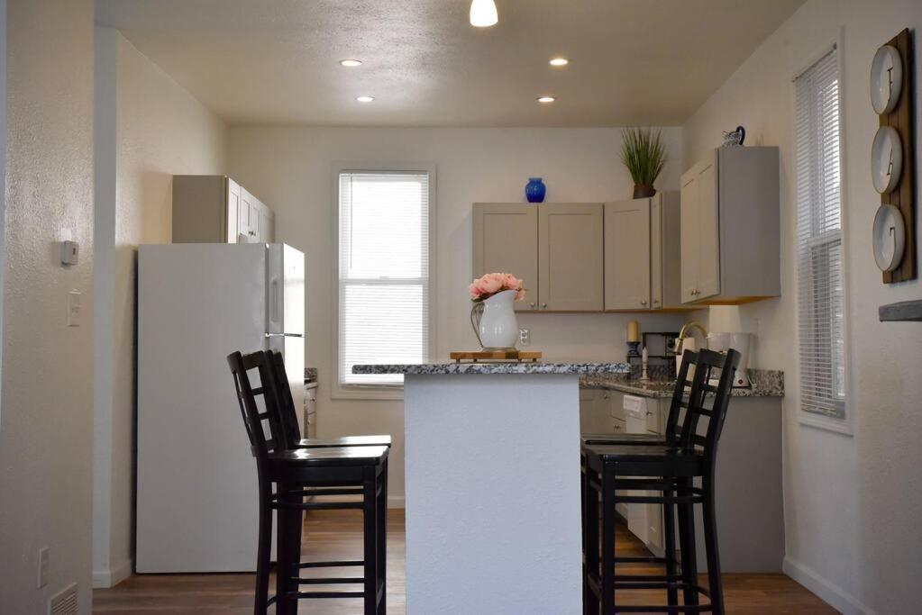 Stunning Big Near Downtown North Shore & *
