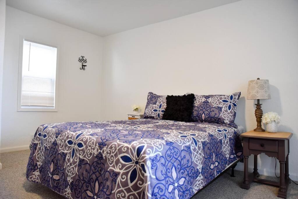 Stunning Big Near Downtown North Shore & Holiday home *