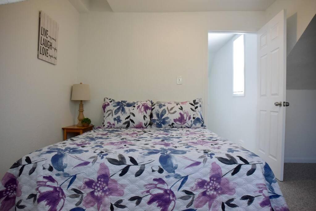 Stunning Big Near Downtown North Shore & Holiday home