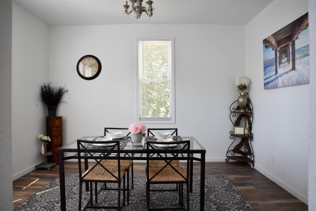 Stunning Big Near Downtown North Shore & Holiday home Pittsburgh