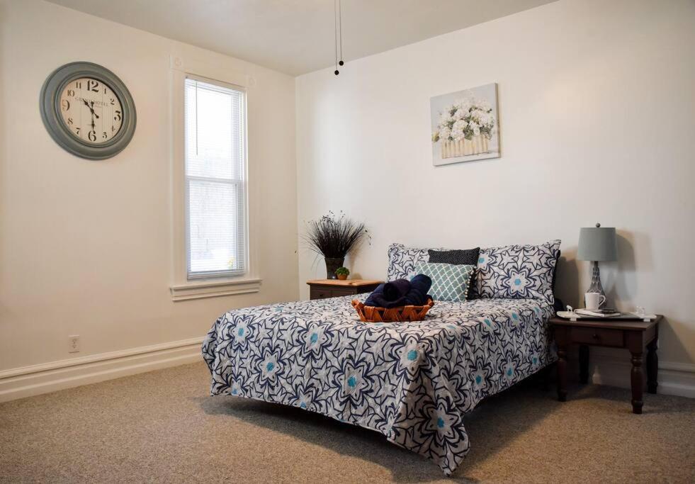 Perfect Close To & Airport Holiday home