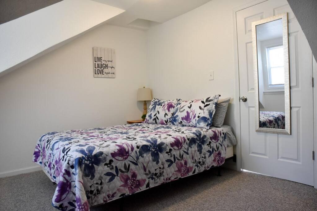 Stunning Big Near Downtown North Shore & Holiday home Pittsburgh