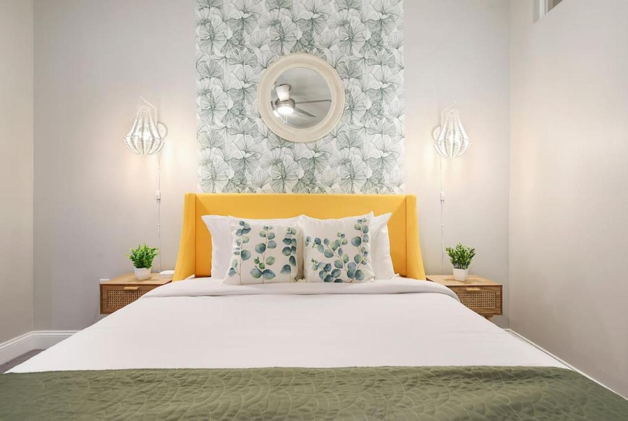 Apartamento Hostwise Stays - The Washington At Chatham - Free Parking, Private Gym, Skyline Views! Pittsburgh
