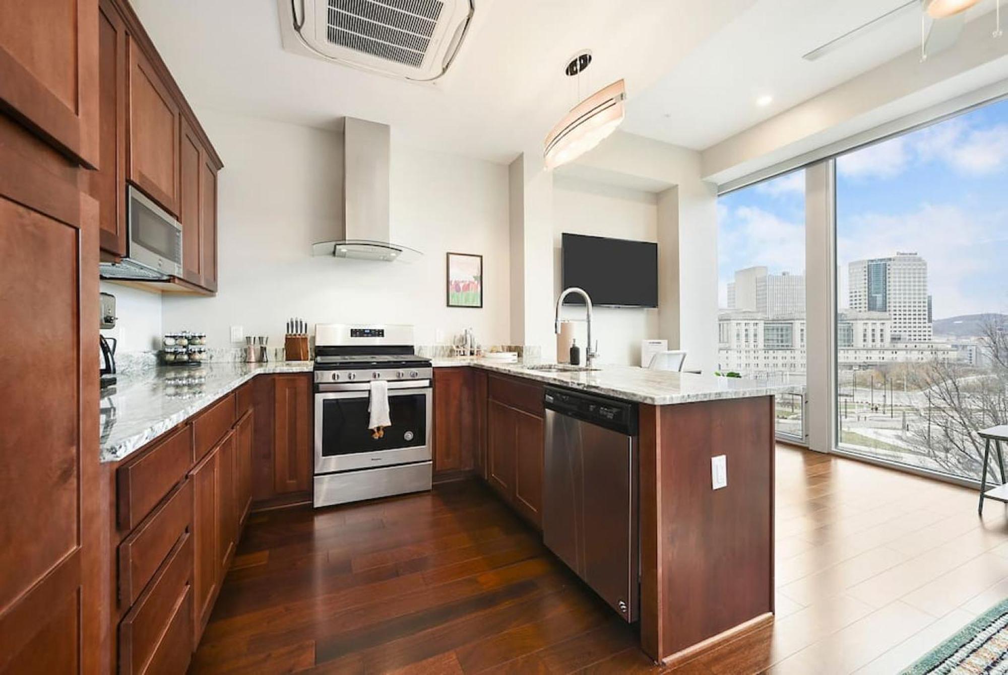 Hostwise Stays - The Washington At Chatham - Free Parking, Private Gym, Skyline Views! Apartamento Pittsburgh