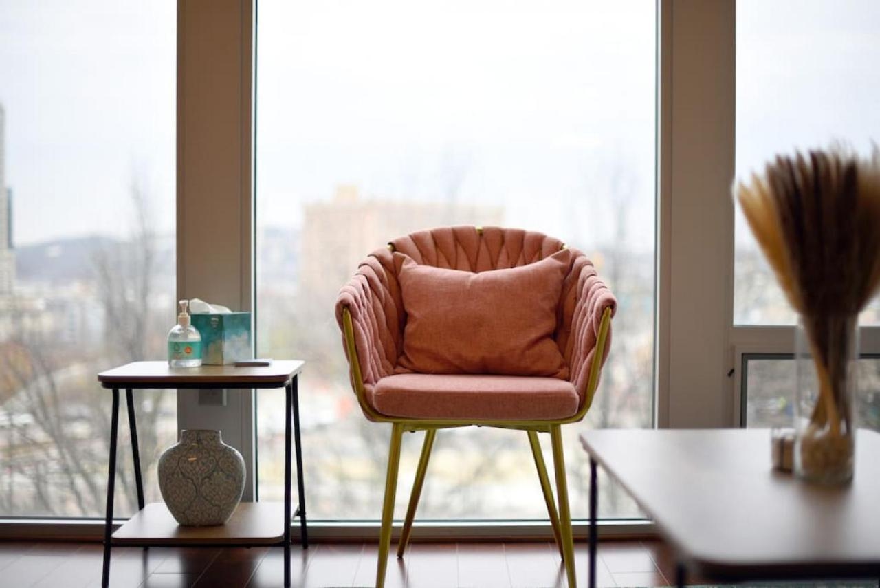 Hostwise Stays - The Washington At Chatham - Free Parking, Private Gym, Skyline Views!