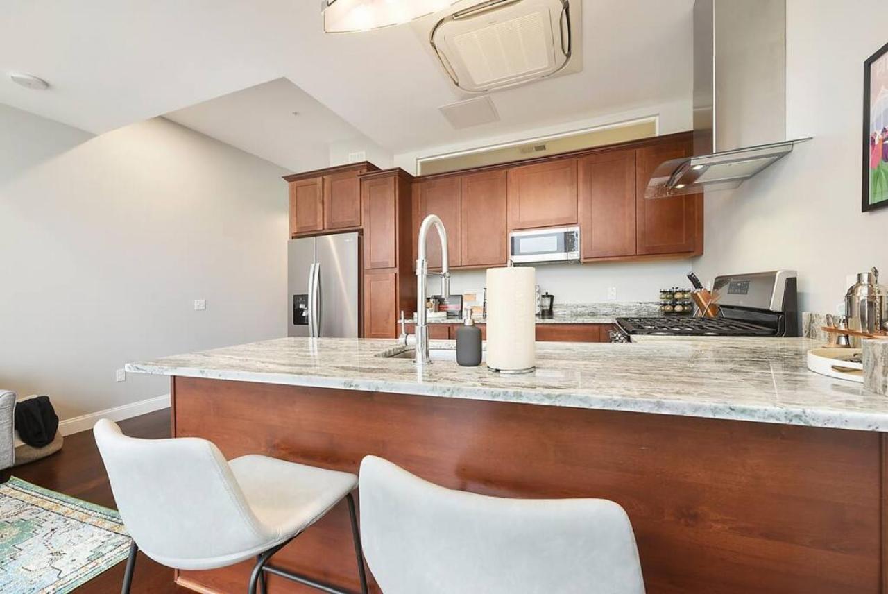Hostwise Stays - The Washington At Chatham - Free Parking, Private Gym, Skyline Views! Apartamento *