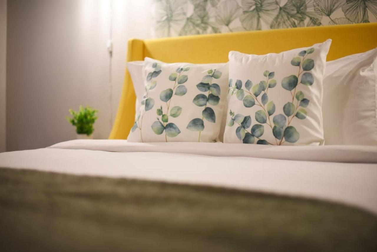 Hostwise Stays - The Washington At Chatham - Free Parking, Private Gym, Skyline Views! *
