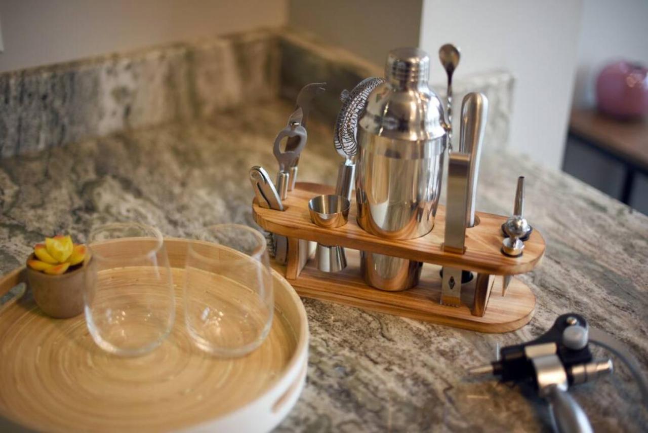 Hostwise Stays - The Washington At Chatham - Free Parking, Private Gym, Skyline Views!