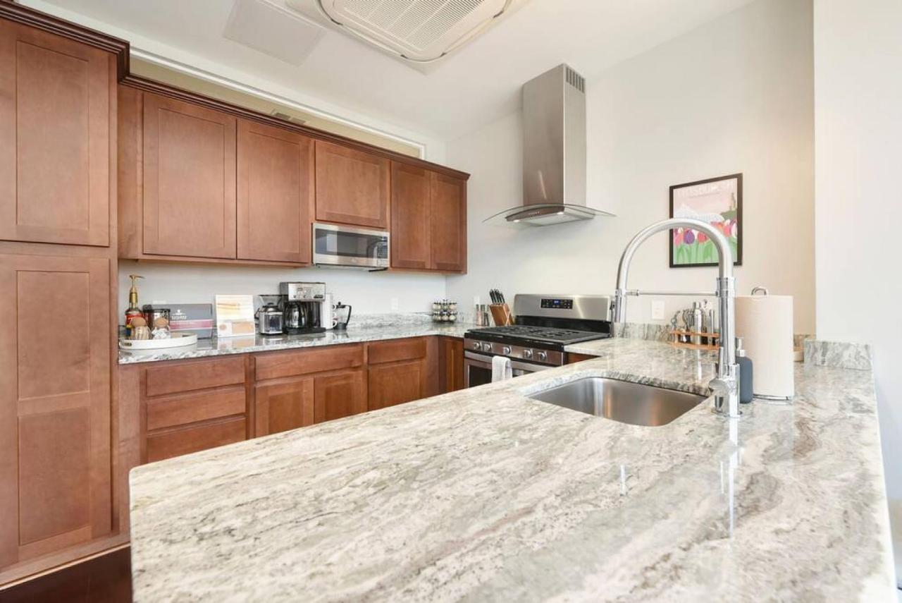 Hostwise Stays - The Washington At Chatham - Free Parking, Private Gym, Skyline Views! *