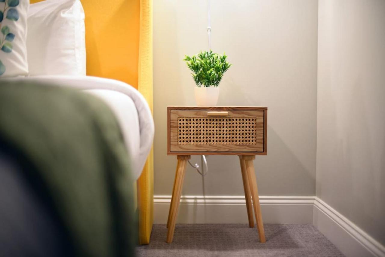 Apartamento Hostwise Stays - The Washington At Chatham - Free Parking, Private Gym, Skyline Views! *