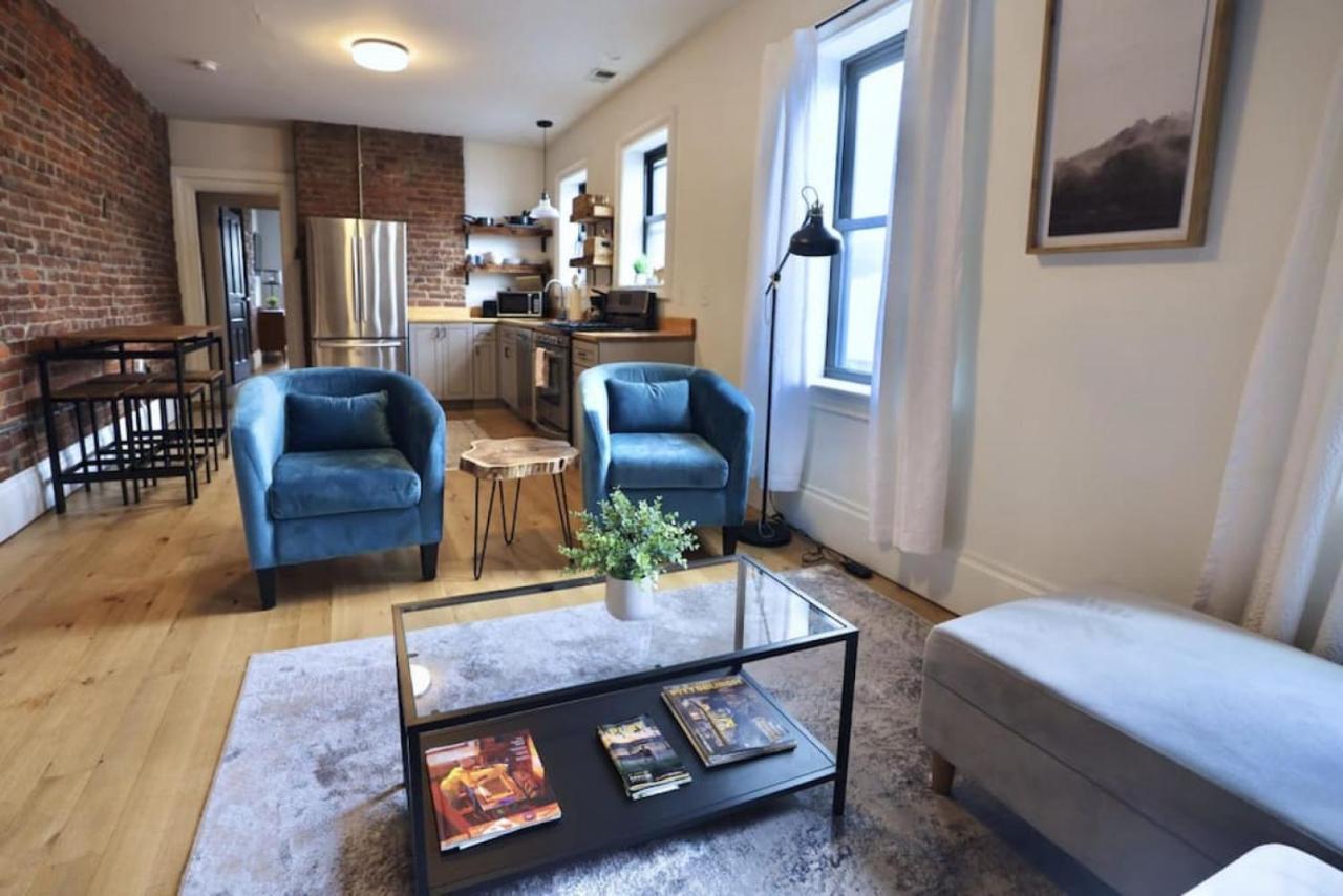 Hostwise - The Ohioan - Beautiful Brick Apt, Minutes To Downtown! Apartment Pittsburgh