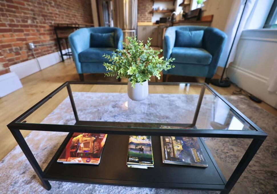 Hostwise - The Ohioan - Beautiful Brick Apt, Minutes To Downtown! *