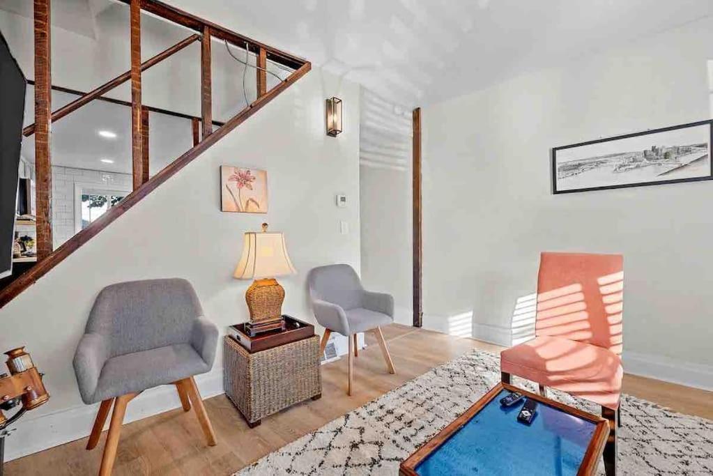 Hip And Bright Lawerenceville 2 Bed Easy Parking Holiday home Pittsburgh