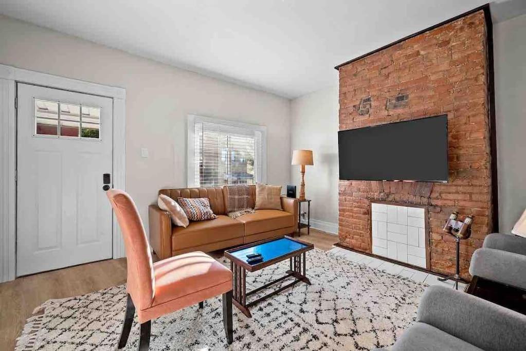 Hip And Bright Lawerenceville 2 Bed Easy Parking Holiday home Pittsburgh