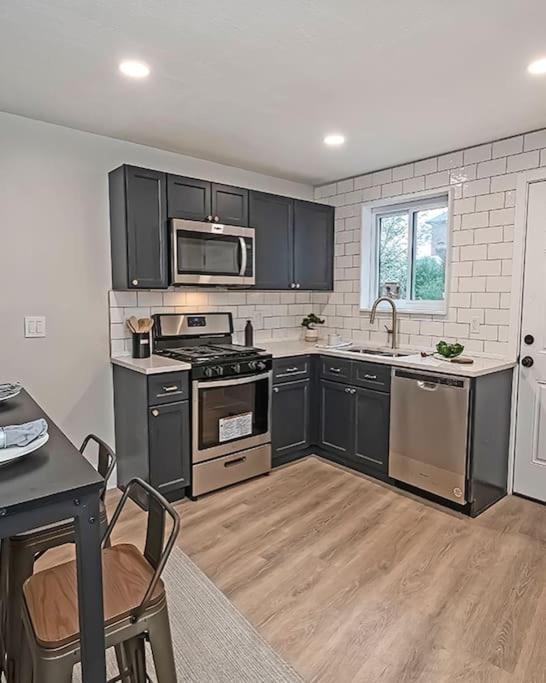 Hip And Bright Lawerenceville 2 Bed Easy Parking Holiday home