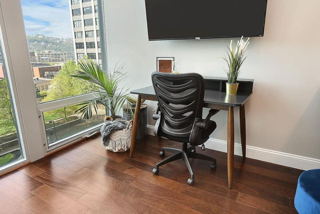 Hostwise - The Washington At Chatham - Free Garage Parking Across From Ppg Arena Apartment Pittsburgh