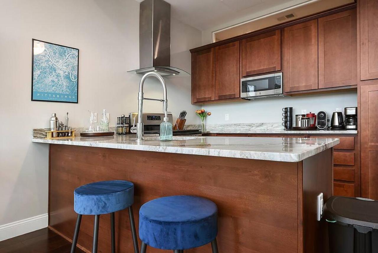 Hostwise - The Washington At Chatham - Free Garage Parking Across From Ppg Arena Apartment Pittsburgh