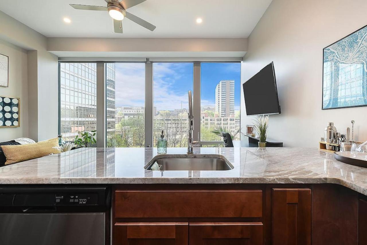 Hostwise - The Washington At Chatham - Free Garage Parking Across From Ppg Arena Apartment *