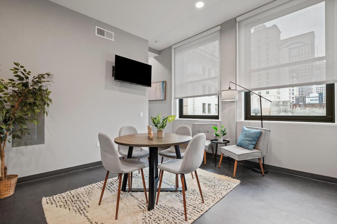 Frontdesk 209 9th St Apts Cultural Dist Apartment