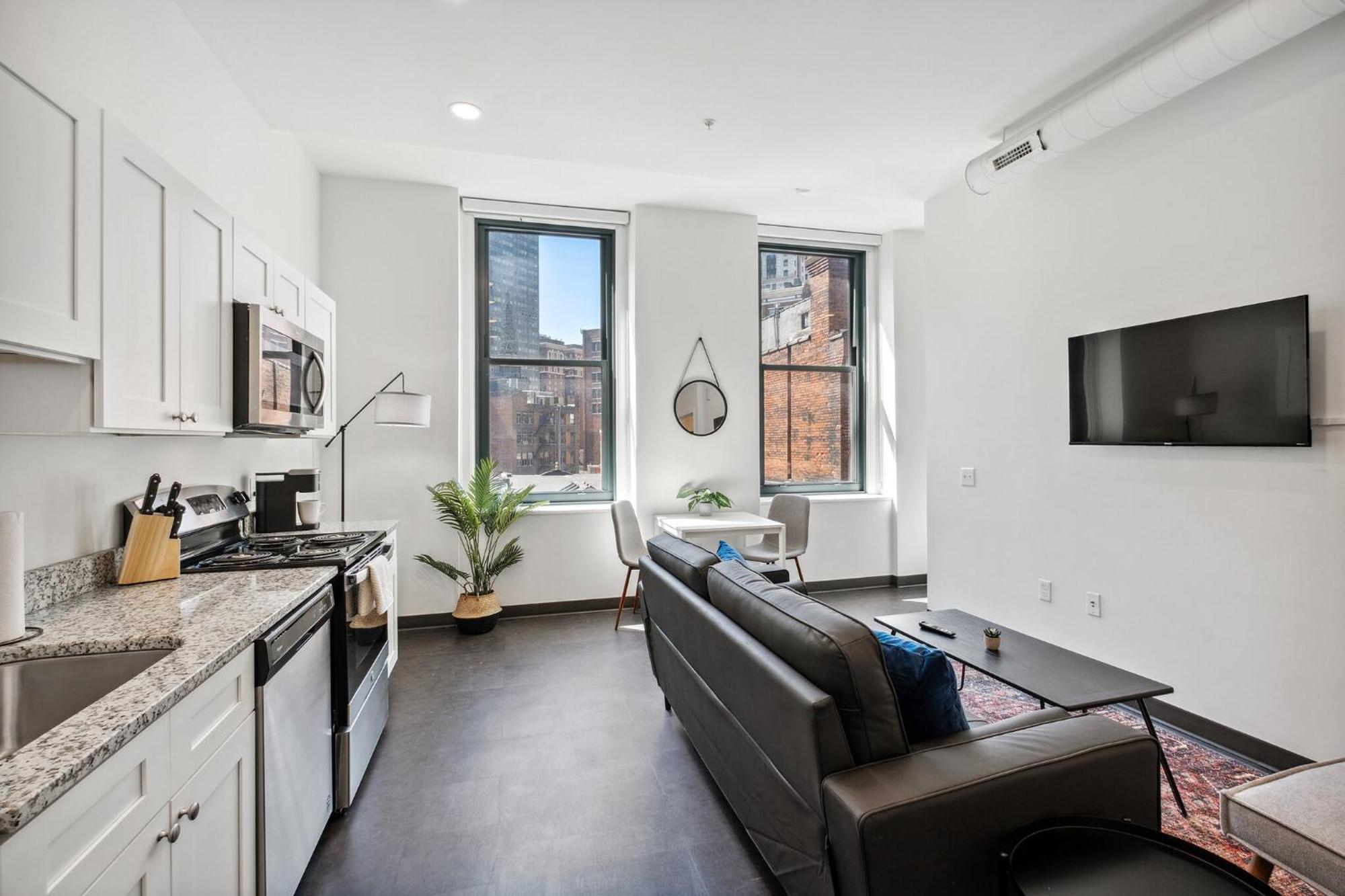 Frontdesk 209 9th St Apts Cultural Dist