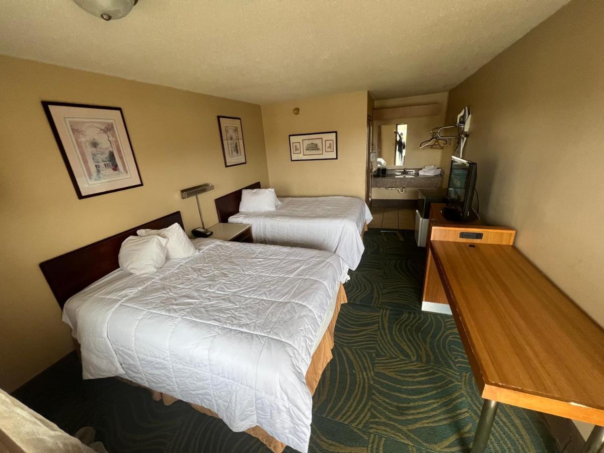 Hilltop Motel 3*