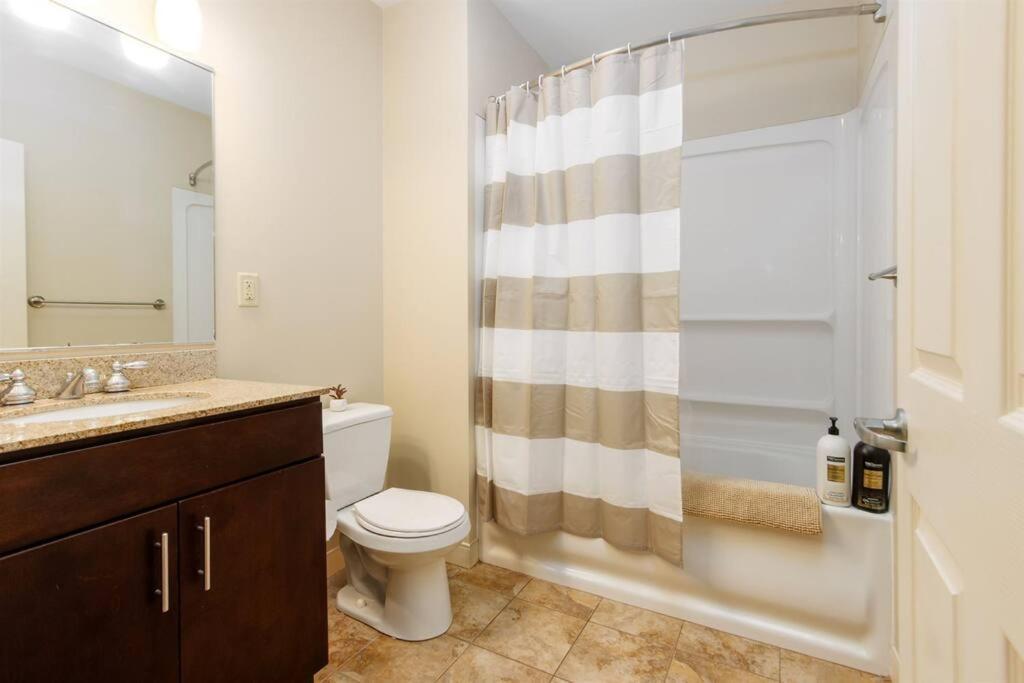 Apartment Sprawling Stadium Views Wonderful Location 24-7 Parking Gym Lounge *