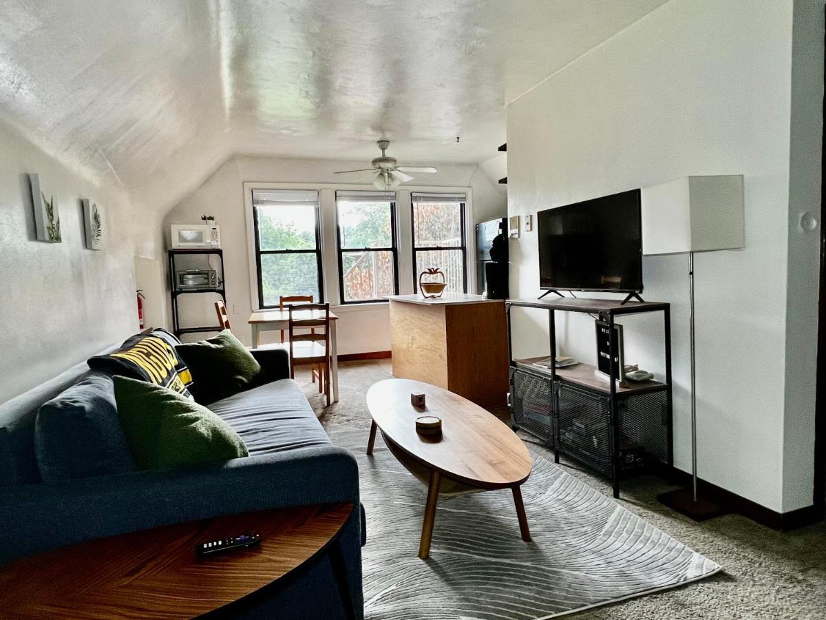 The Yinzer Retreat Apartment