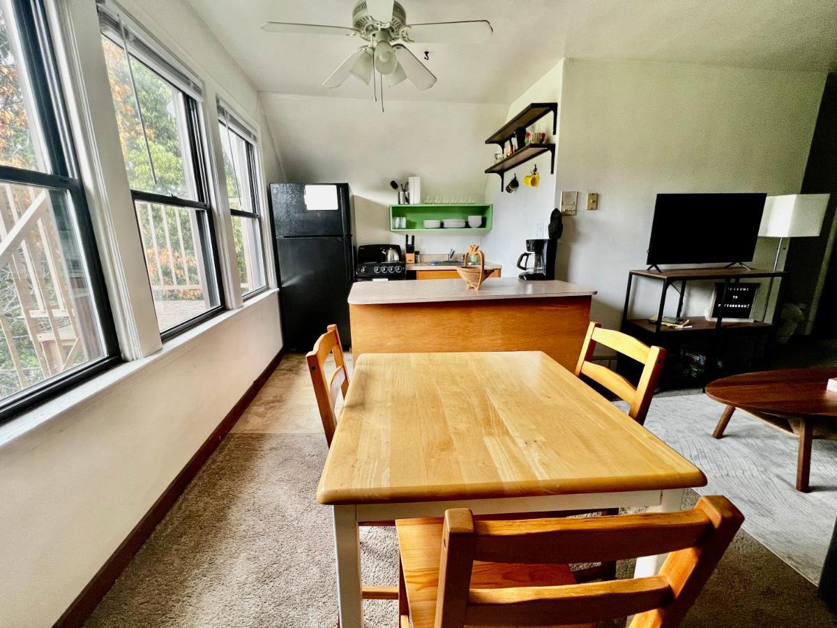 The Yinzer Retreat Apartment Pittsburgh