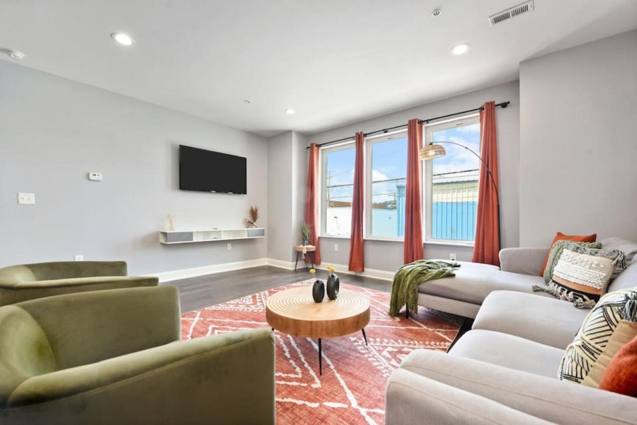 Holiday home The Charlotte - Rooftop Patio, King Bed, Garage Parking, Prime Location Pittsburgh